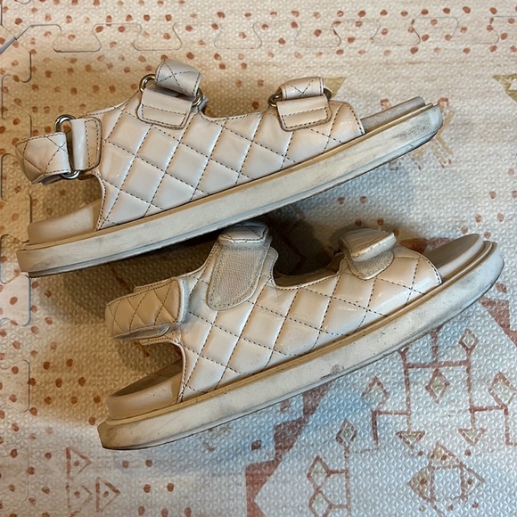 Aloha’s white quilted dad sandal - Picture 2 of 4